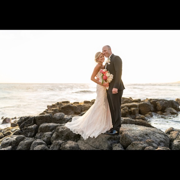 Gorgeous Essence of Australia wedding gown - Picture 5 of 5